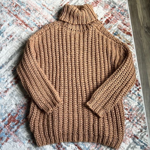 Sweaters - Oversized chunky knit sweater